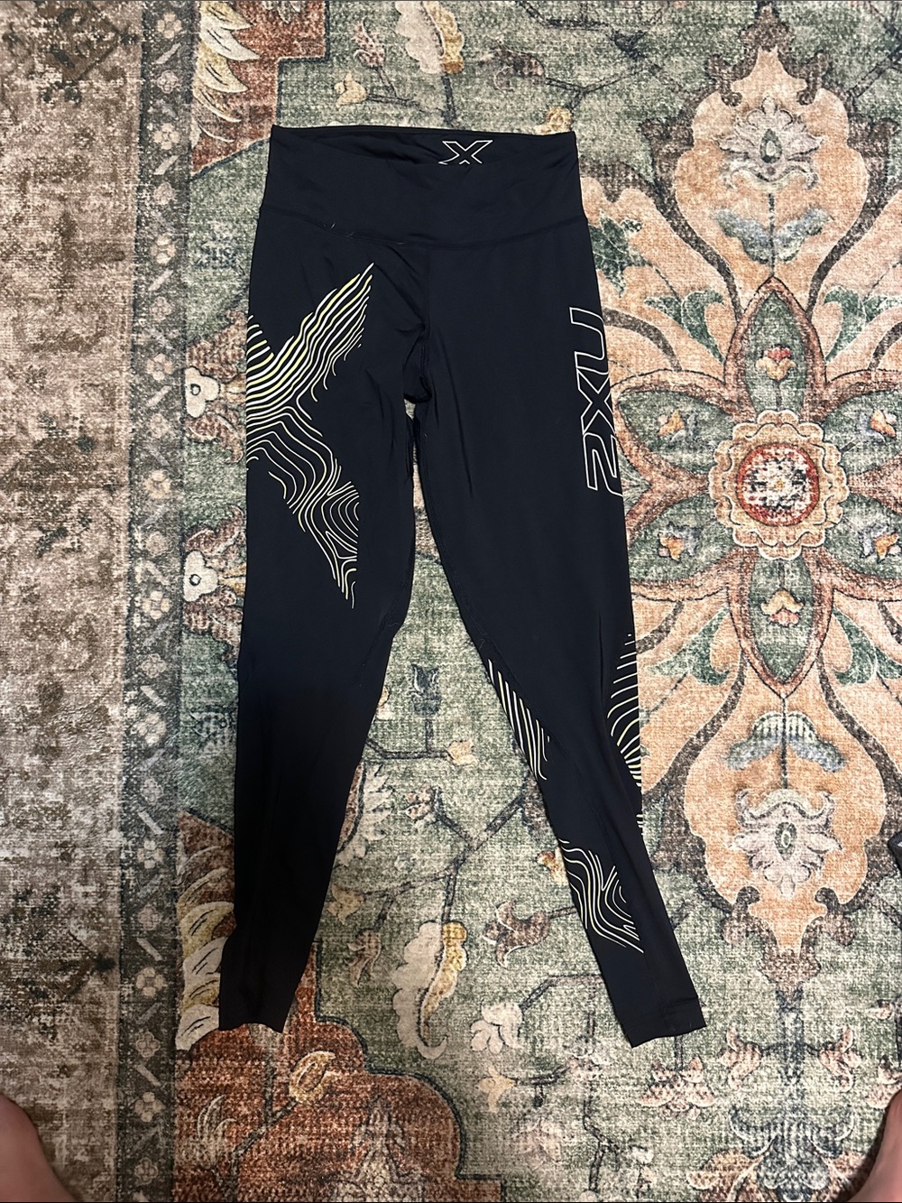 2XU Black Compression Leggings with Lime Reflective Wave Accents